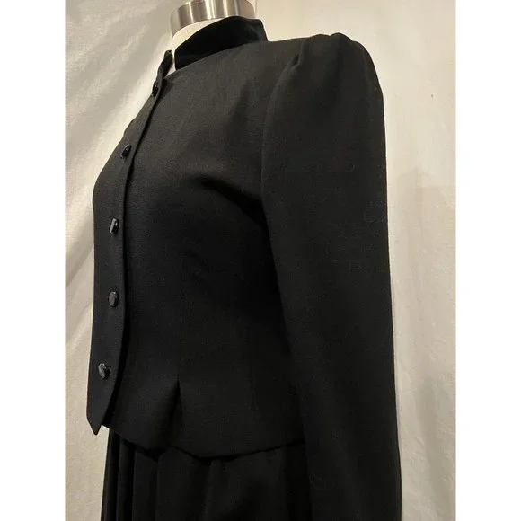 Sophisticated Black Skirt Set - Picture 7 of 16